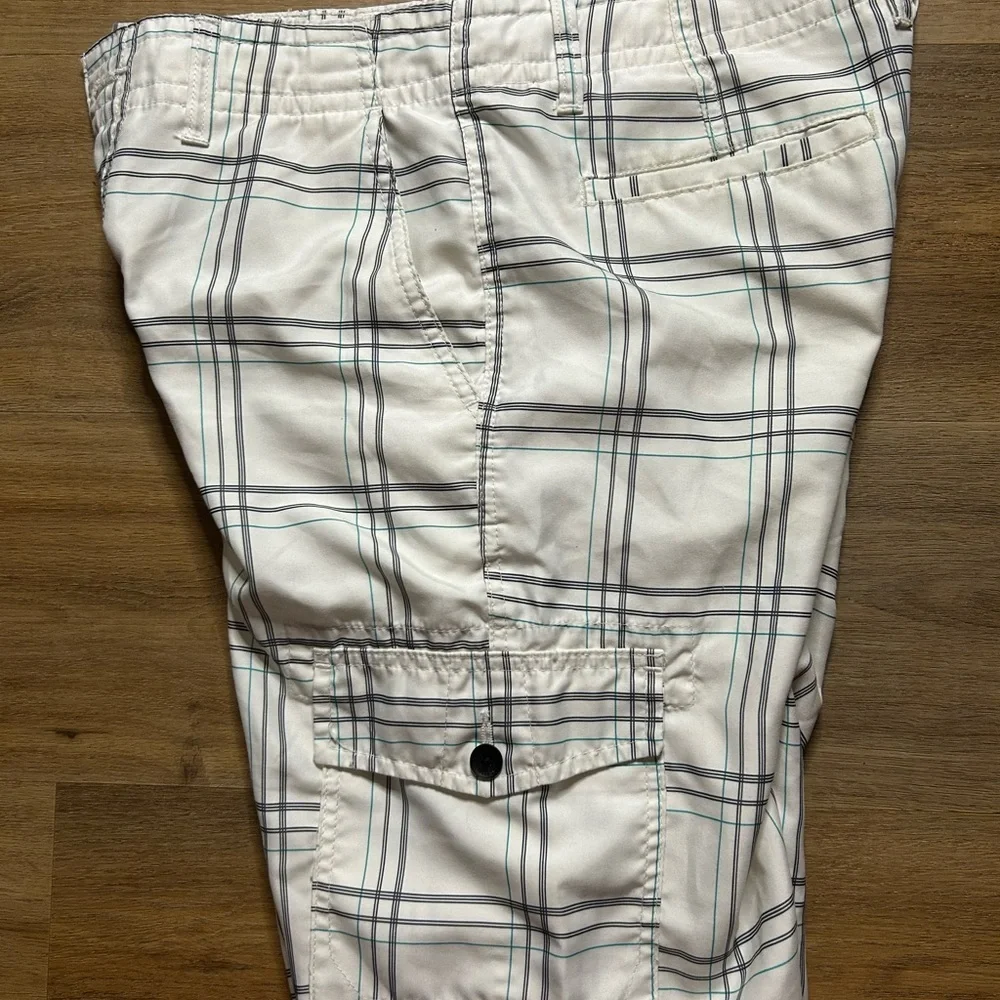 Tony HAWK Men White  shorts with black and turquoise stripes Size:29 Polyester